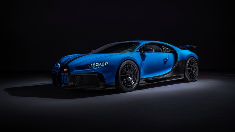 Синий bugatti показан в темной комнате (bugatti chiron pur sport, спортивные автомобили, гиперкары, черный фон, 5k)