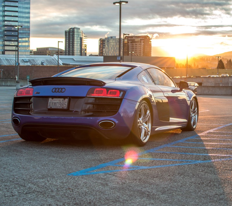 Спортивный автомобиль audi припаркован на парковке на фоне заката. (audi, r8, спортивная машина, восход солнца, суперкар)