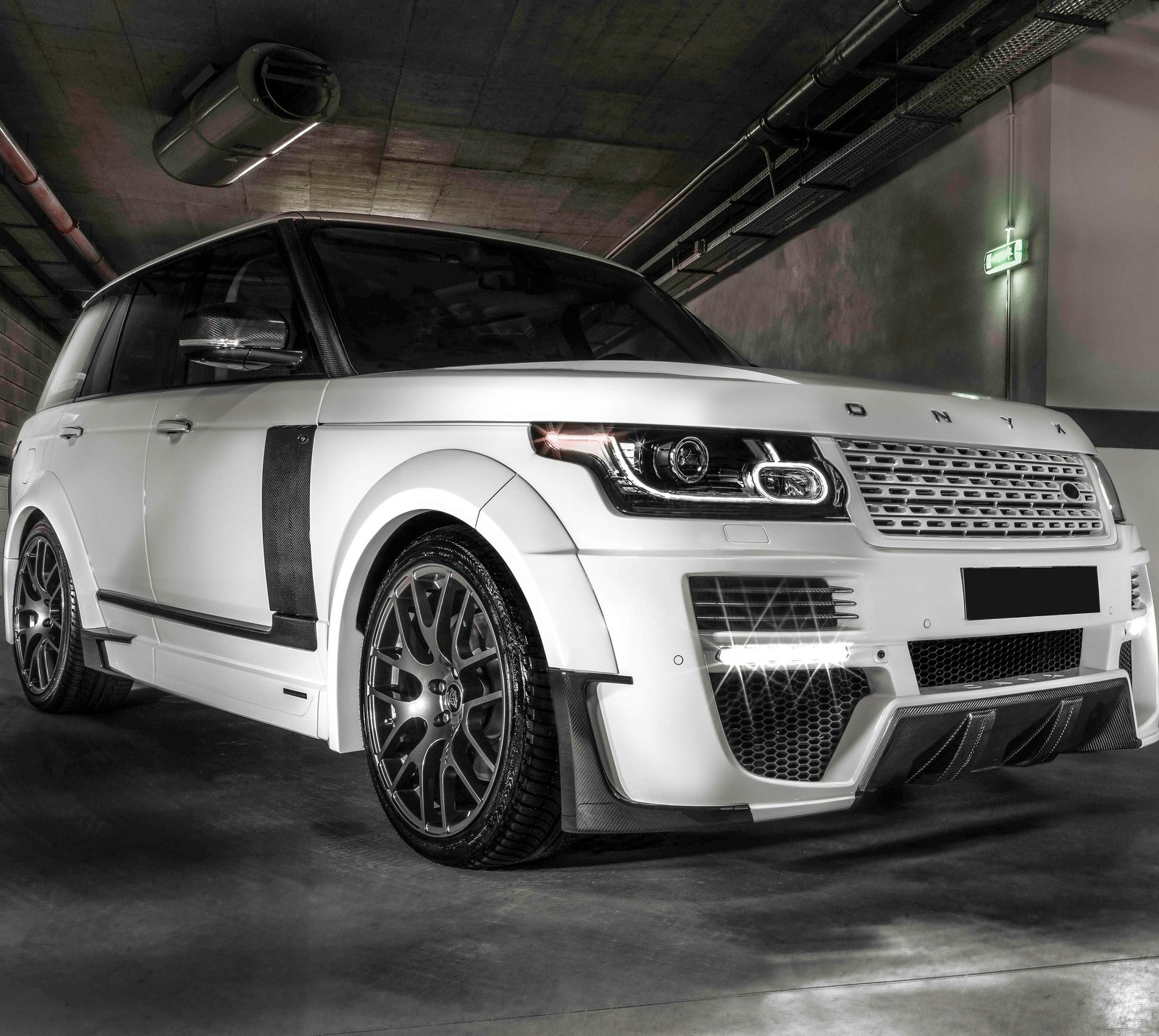 A close up of a white range rover parked in a garage (auto, car, range rover, suv, tuned)