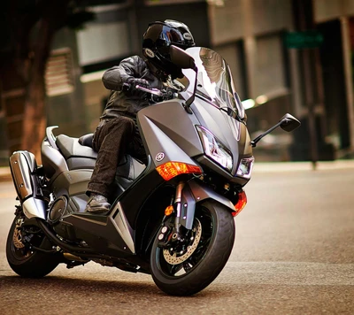 Yamaha TMAX: Dynamisches urbanes Fahrerlebnis