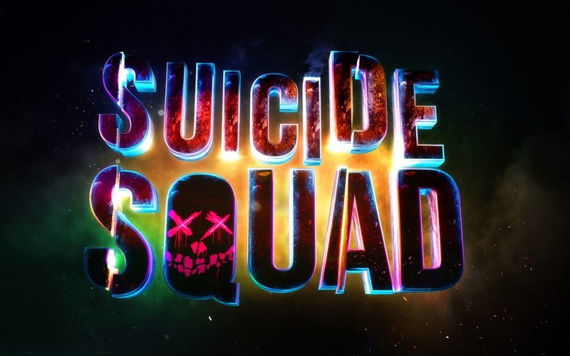 Крупный план неонового текста с надписью suicide squad (освещение спецэффектов, электронная вывеска, свет, колдунья, джокер)