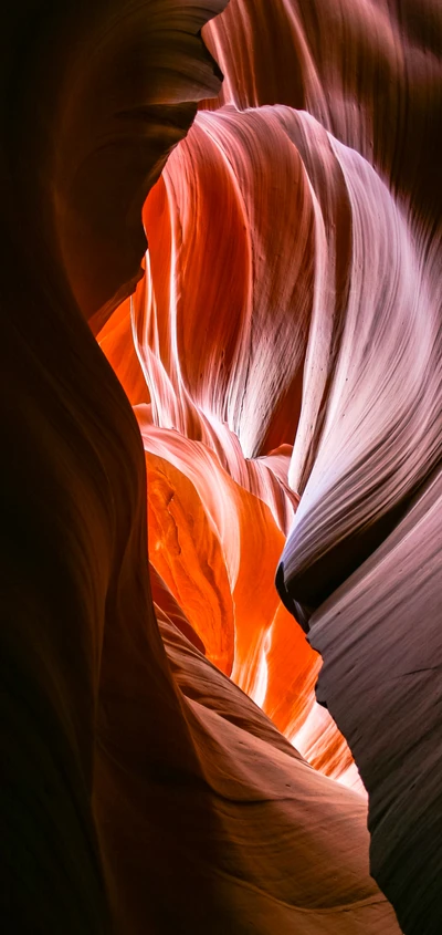 Strahlende orange Formationen in einer natürlichen Landschaft