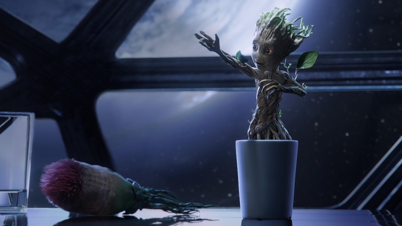 Близкий план маленького растения в чашке на столе (я грут, i am groot, малыш грут, baby groot, сериал)