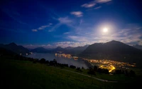 Paisagem iluminada pela lua sobre o Lago Lucerna: Reflexos ao crepúsculo e serenidade montanhosa na Suíça