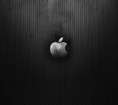 Fondo negro elegante con un logo de Apple metálico y un detalle de hoja.