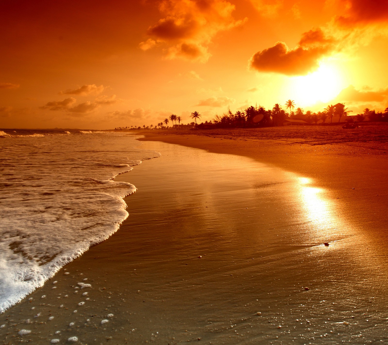 Vista árabe de uma praia com ondas e um pôr do sol (incrível, praia, colorido, hd, ilha)