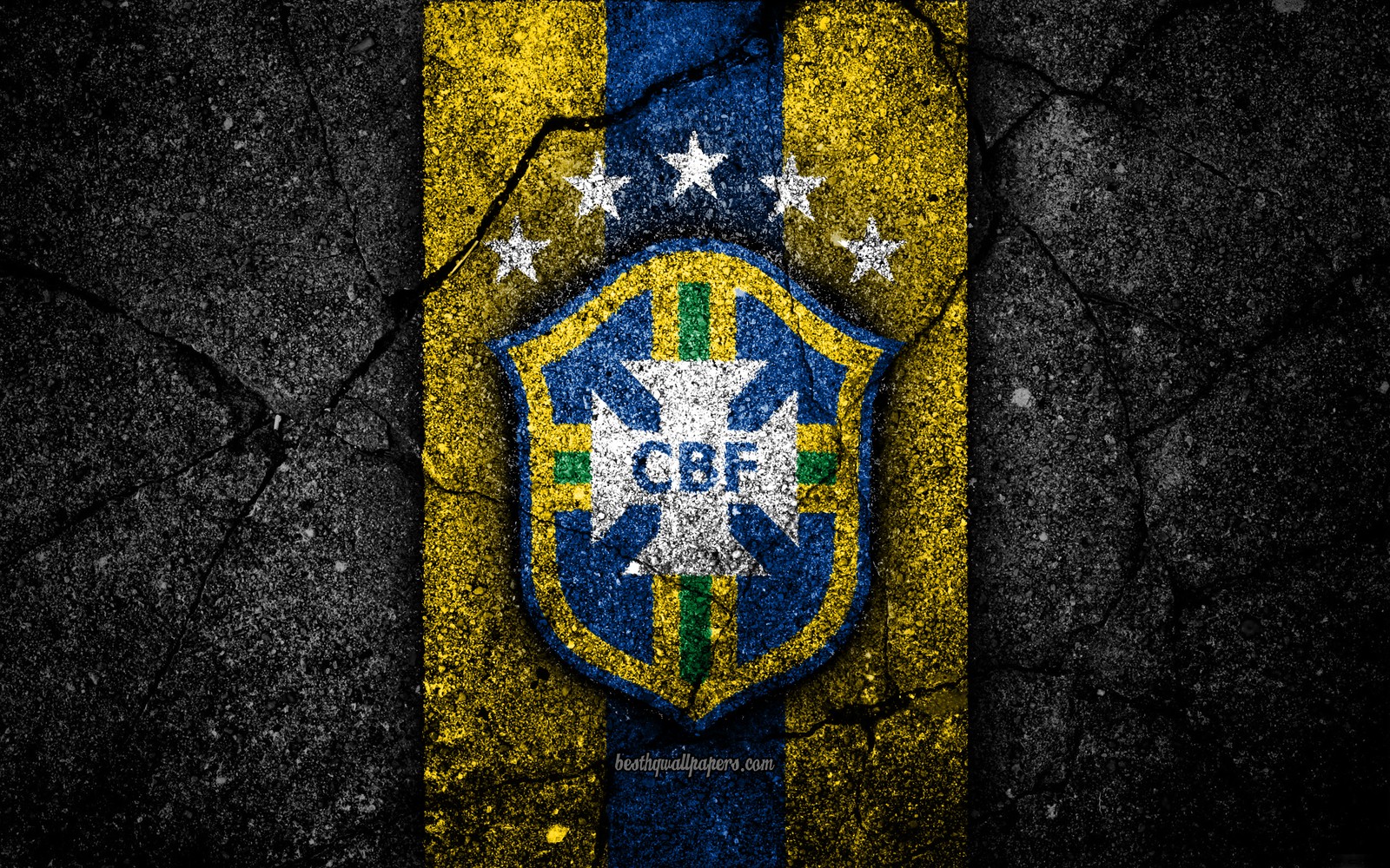 Un primer plano de una bandera en una pared agrietada con una grieta en el medio (2k, 4k, brasil, brazil football team, logotipo)