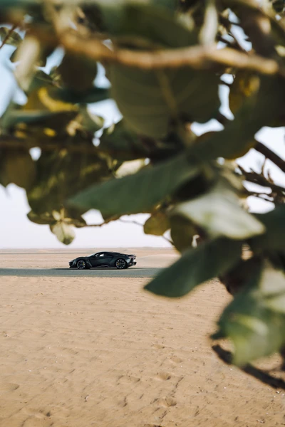 Lamborghini Reventón em meio a uma paisagem desértica