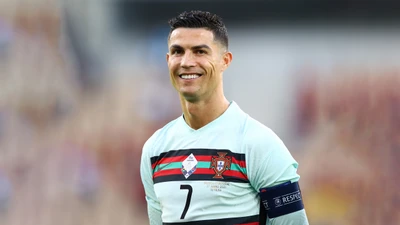 cristiano ronaldo, sourire, 5k, joueur de football portugais, sports