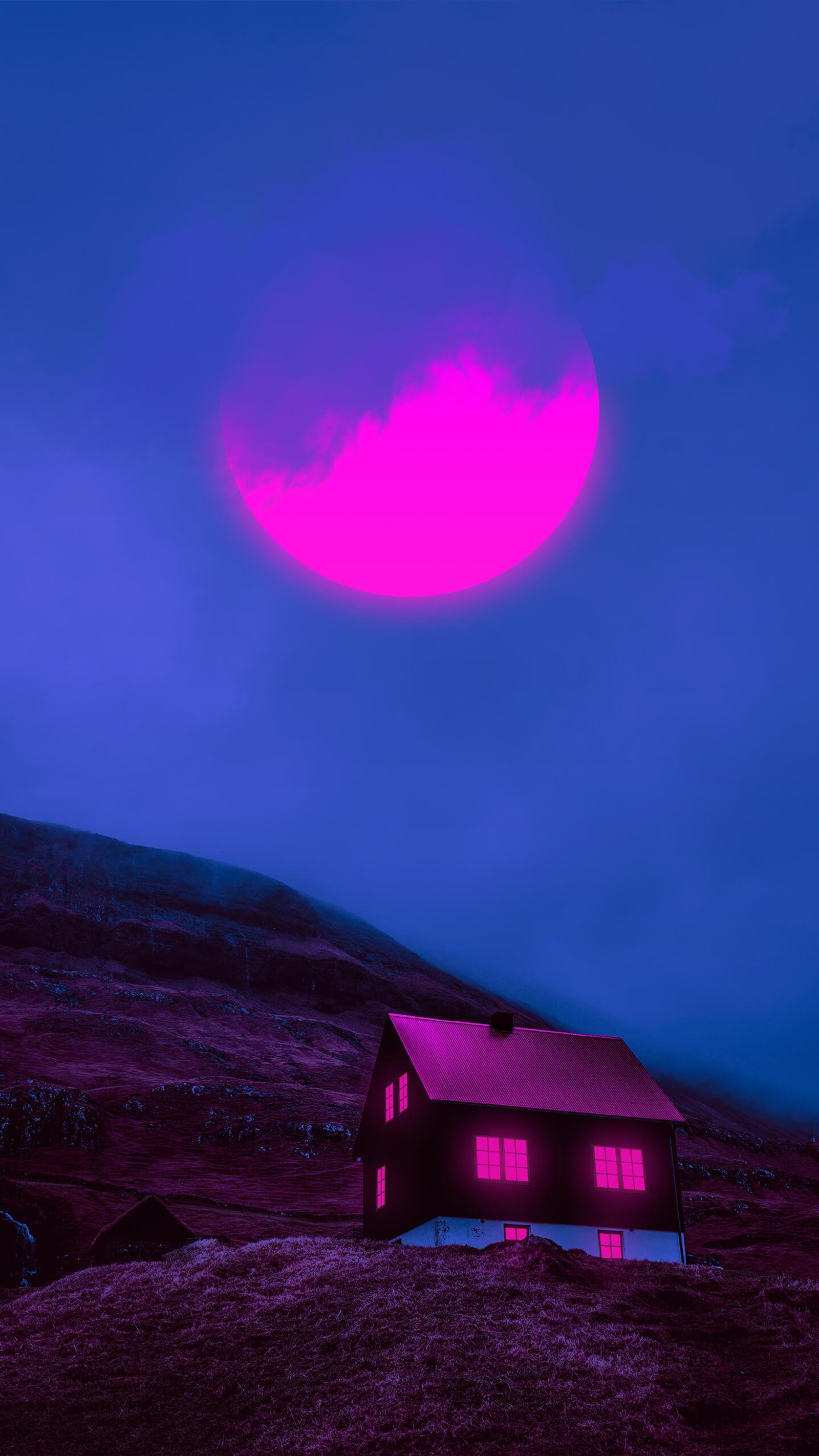 Photographie violette et bleue d'une maison sur une colline avec un nuage rose (atmosphère, bleu, nature, violet, éclairage)