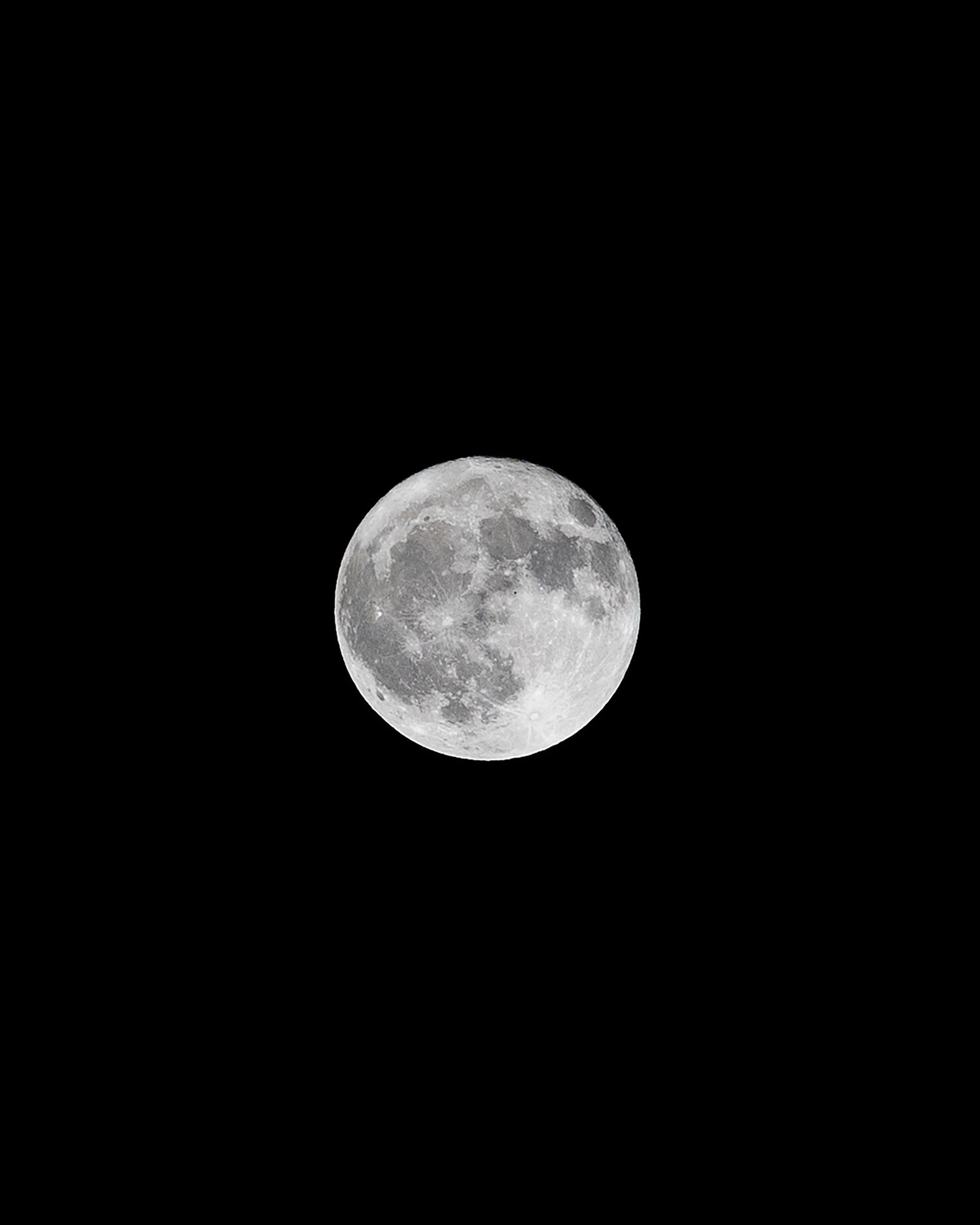 Arafed view of a full moon in the dark sky (moon, full moon, celestial event, astronomical object, moonlight)