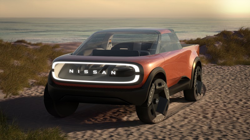 Крупный план красного грузовика nissan, едущего по песчаному пляжу (nissan surf out concept, электромобили, 2021, машины, обои 4k)