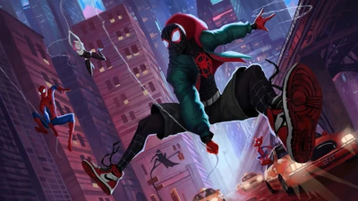 Miles Morales schwingt in Aktion in einer lebhaften Stadtlandschaft, begleitet von Spider-Man und Gwen Stacy.