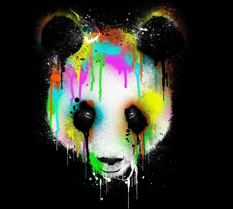 Un panda de colores brillantes con ojos negros y un fondo negro (abstracto, animales, artístico)