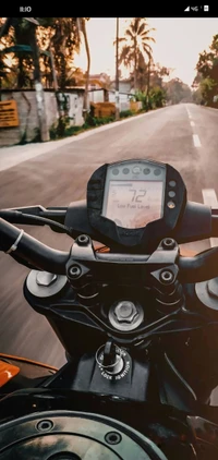 Expérience de conduite de la moto Duke KTM sur une route ouverte