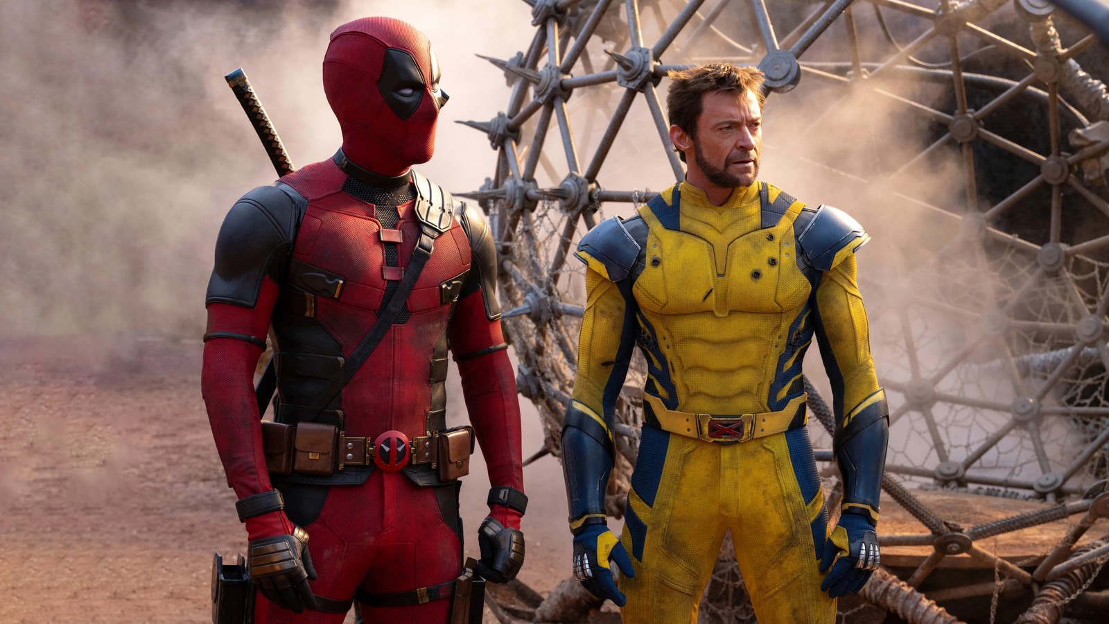 Un gros plan de deux hommes deadpool se tenant côte à côte (deadpool et wolverine, film, deadpool 3, marvel, wolverine)