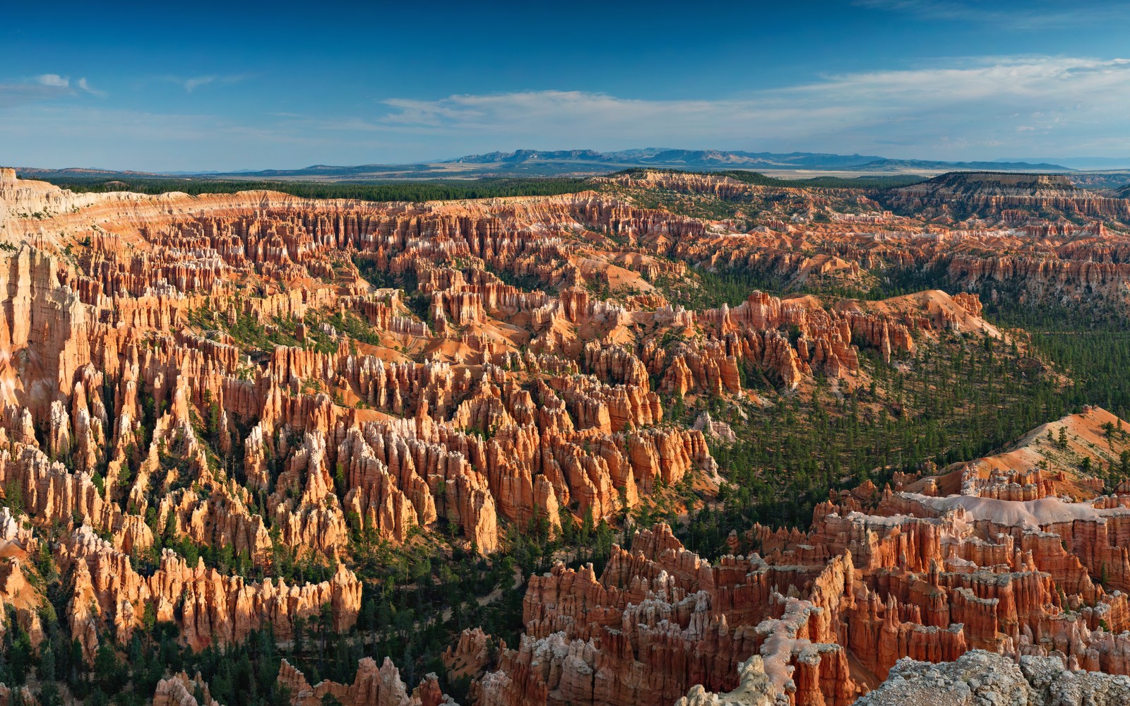 La vue des canyons du sommet du bord du canyon de bryce (parc national de bryce canyon, bryce canyon city, grand canyon, canyon antelope, parc national)