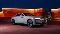 2024 Rolls Royce Spectre : Un EV de luxe sous les lumières du ciel nocturne