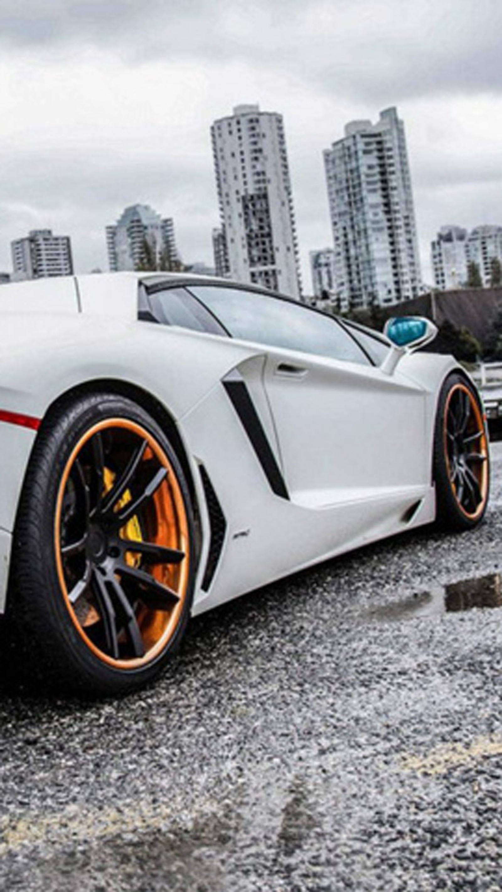 A close up of a white sports car parked in a parking lot (car, lamborghini, moving, nitro, race)