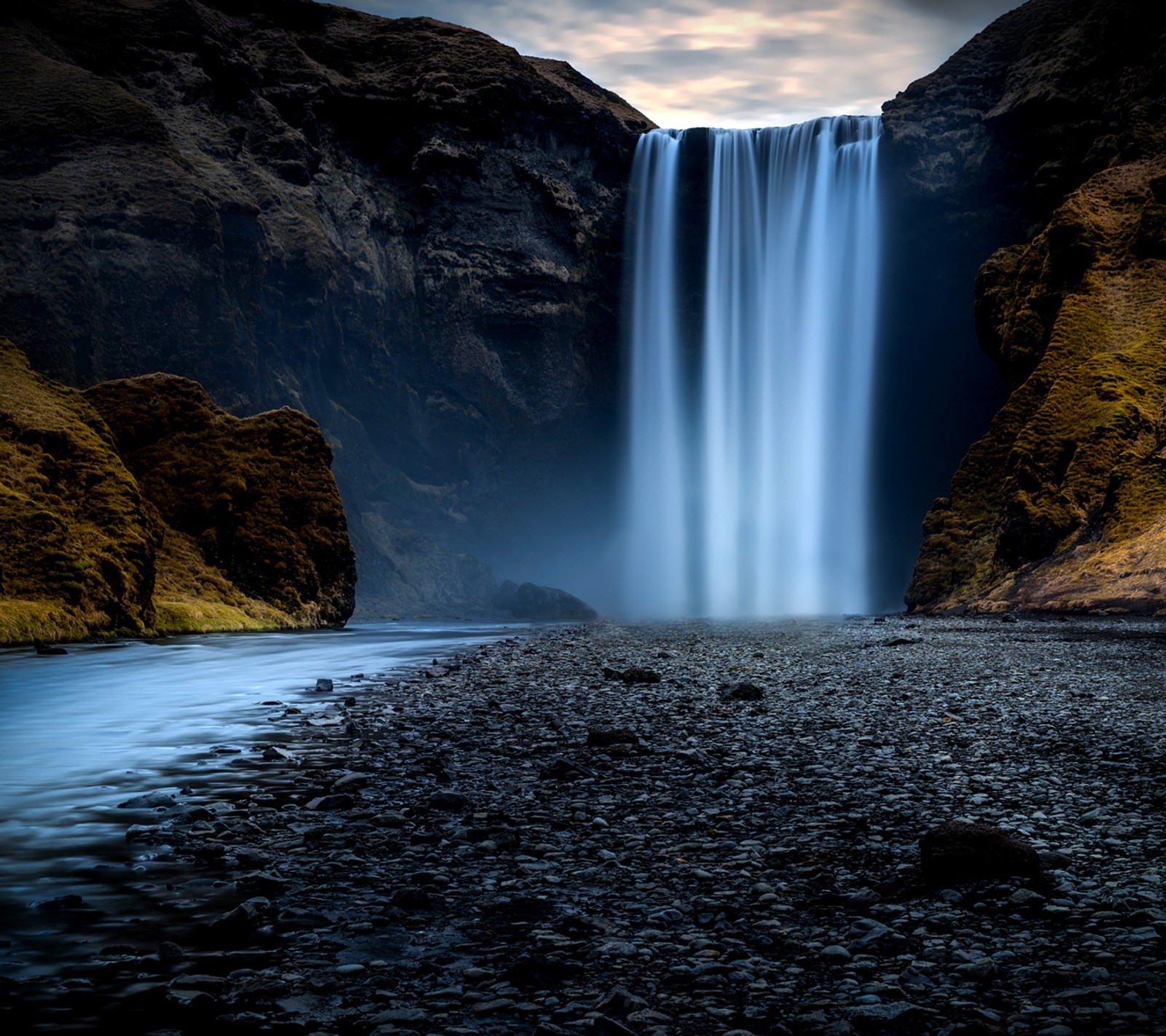 Lade blau, wasserfall Hintergrund herunter