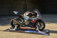 2021 BMW M 1000 RR: Uma impressionante moto de corrida em qualidade 4K