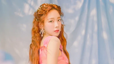 Kim Tae Yeon strahlt Freude in ätherischer rosa Eleganz aus