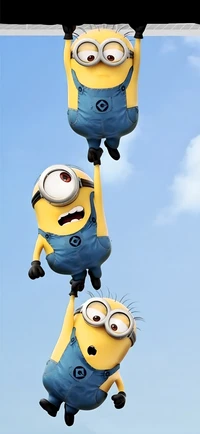 Minions felizes pendurados juntos sob um céu azul brilhante