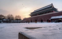 Serenidade de inverno na Cidade Proibida: Palácio coberto de neve ao pôr do sol