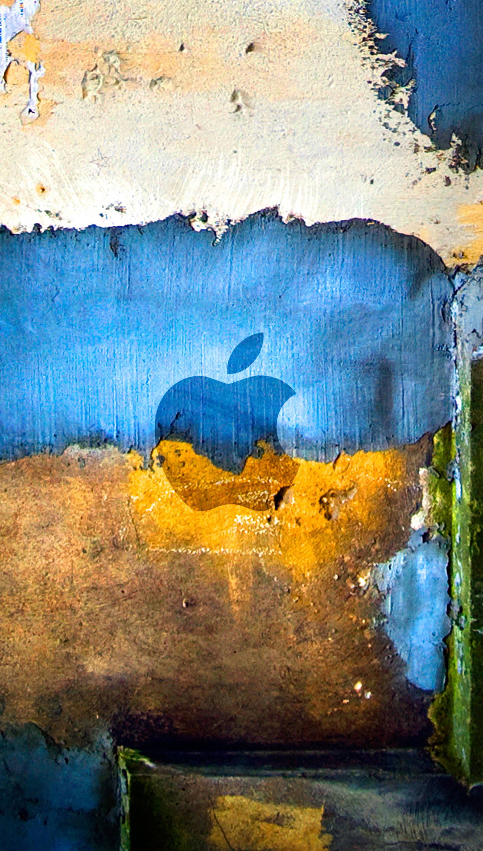 Peinture écaillée sur un mur avec l'ombre d'un logo apple (pomme, iphone)