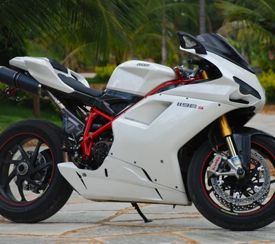 Ducati 1198S Sportbike en Acabado Blanco Elegante