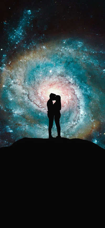 Silhouette der Liebe gegen eine kosmische Nebel