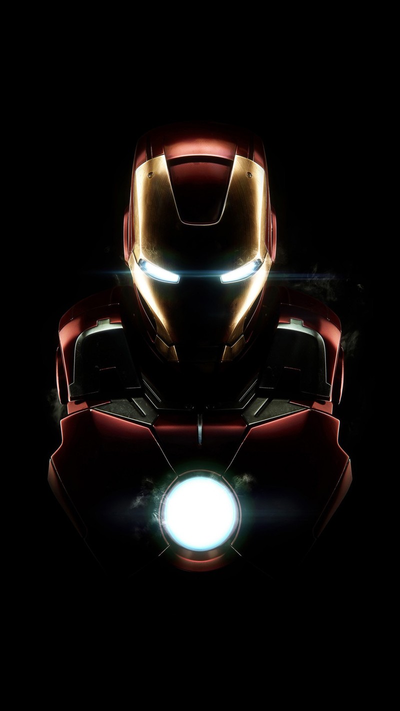 Крупный план шлема на мотоцикле в темноте (доспехи, мститель, ironman, mark4, marvel)