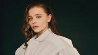 Chloe Grace Moretz: Un retrato sereno de una actriz estadounidense