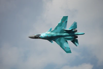 Caza Sukhoi Su-34 en vuelo