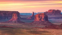 Majestätische Denkmäler des Tals bei Sonnenuntergang, USA