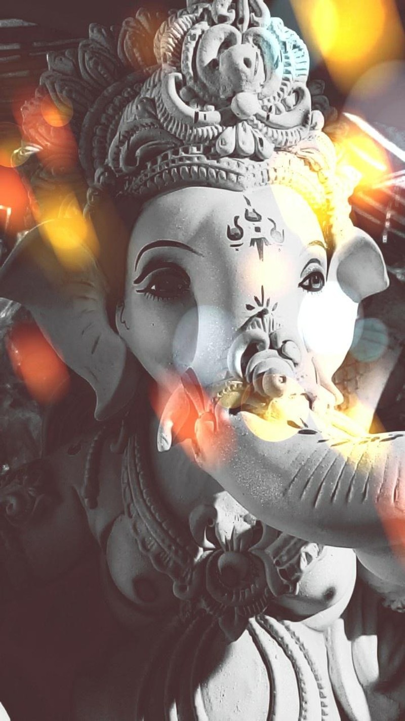 Статуя слона с короной на голове (обои ганеша, обои ганпати, ganpati wallpaper)