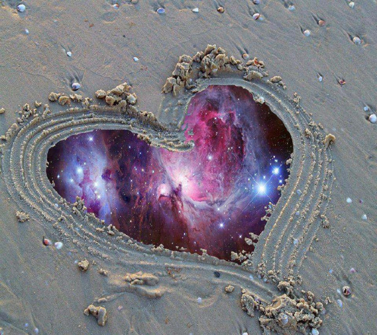 Un corazón en la arena con una galaxia de fondo (corazón, universo)