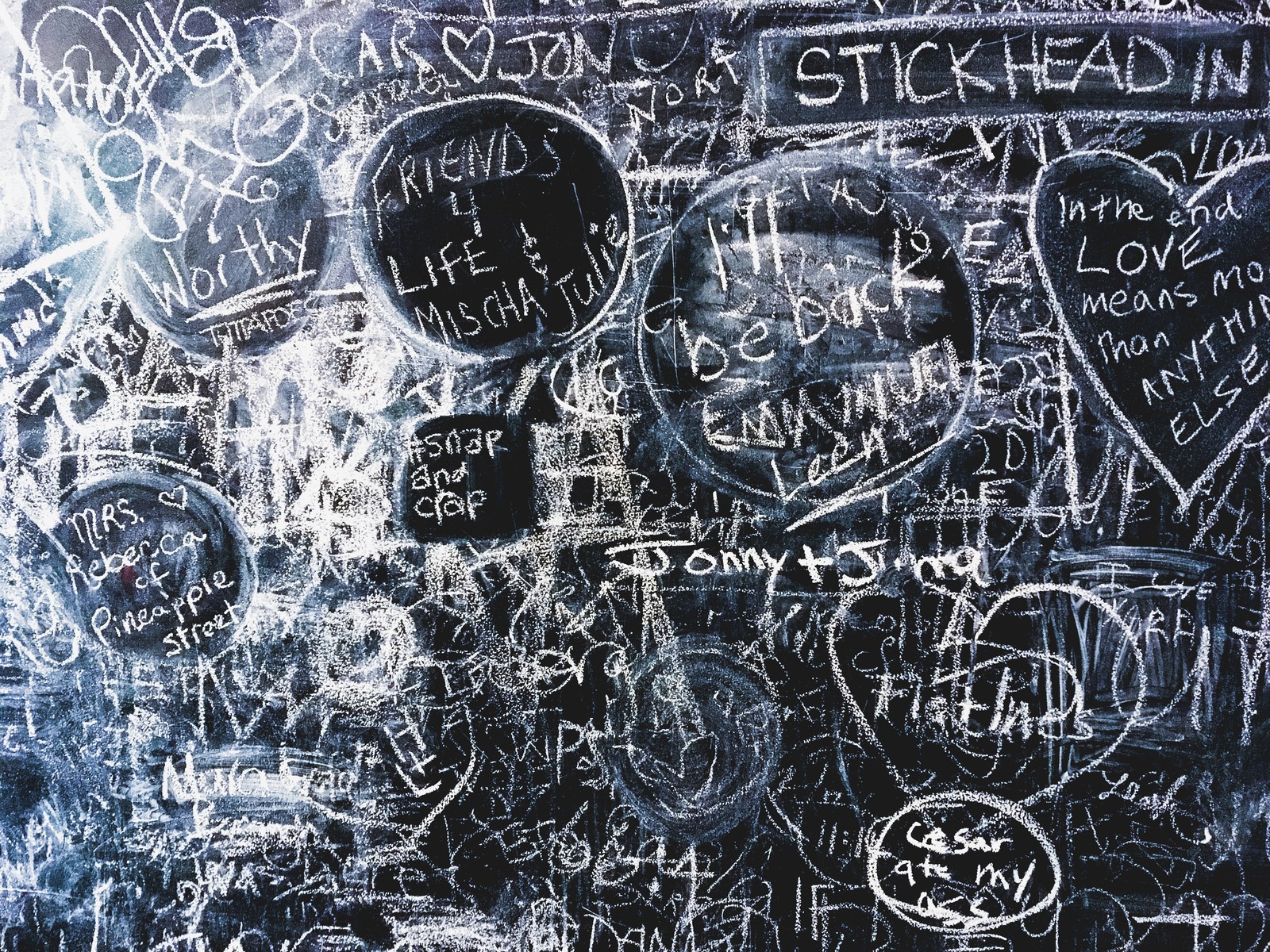 A close up of a wall with graffiti and writing on it (art, drawing, text, pattern, design)