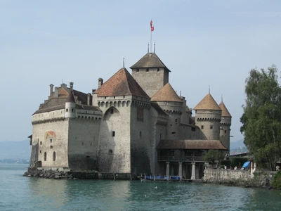 Castelo de Chillon: Um exemplo impressionante de fortificação medieval à beira do Lago de Genebra