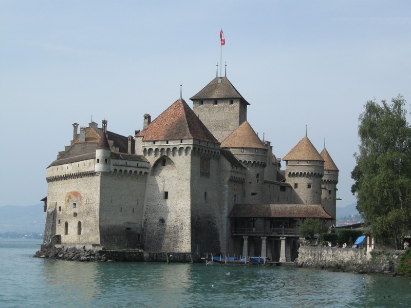 Замок на озере с флагом на вершине (монтрё, montreux, замок, водяной замок, укрепление)