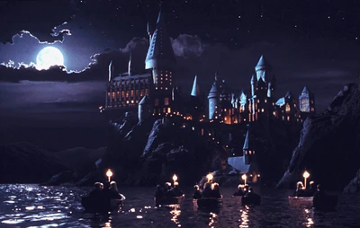 Castelo de Hogwarts iluminado pela luz da lua: Uma cena de meia-noite de reflexão mágica.