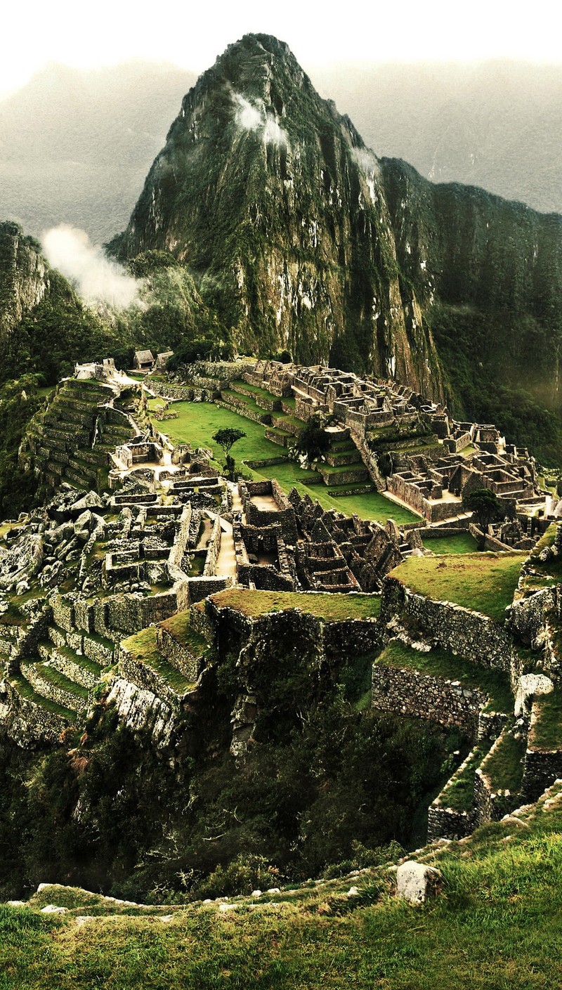 Панорамный вид на гору с большой каменной конструкцией (мачупикчу, machu picchu, природа, старый)