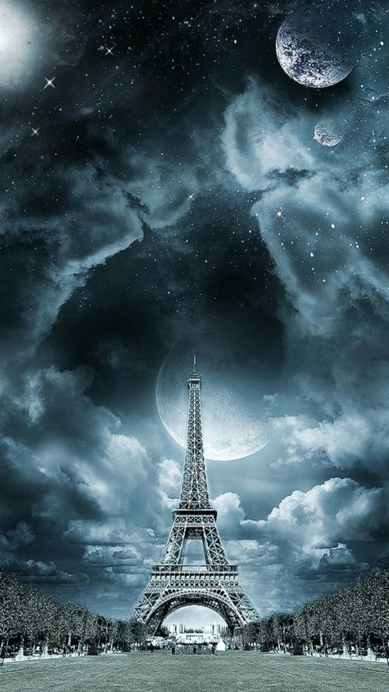 Un primer plano de una torre muy alta con un fondo de cielo (luna, parís, paris, estrellas, torre)