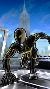 Homem-Aranha em um traje preto e amarelo elegante, posicionado em um telhado com o Empire State Building ao fundo.