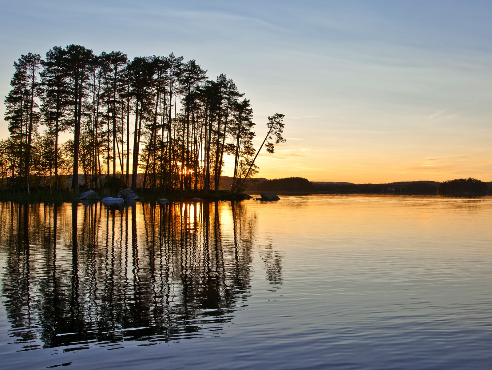 Trees are reflected in the water at sunset on a lake (cloud, evening, lake, nature, scene)