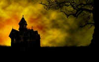 Silhouette hantée d'une maison vintage sous un ciel jaune dramatique, encadrée par un arbre nu, évoquant une atmosphère mystérieuse parfaite pour Halloween.