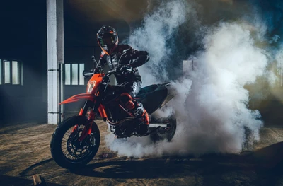 KTM 690 SMC R: Захватывающий мотоцикл для приключений в действии