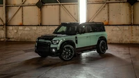 2024 Land Rover Defender dans un cadre urbain - Fond d'écran 4K