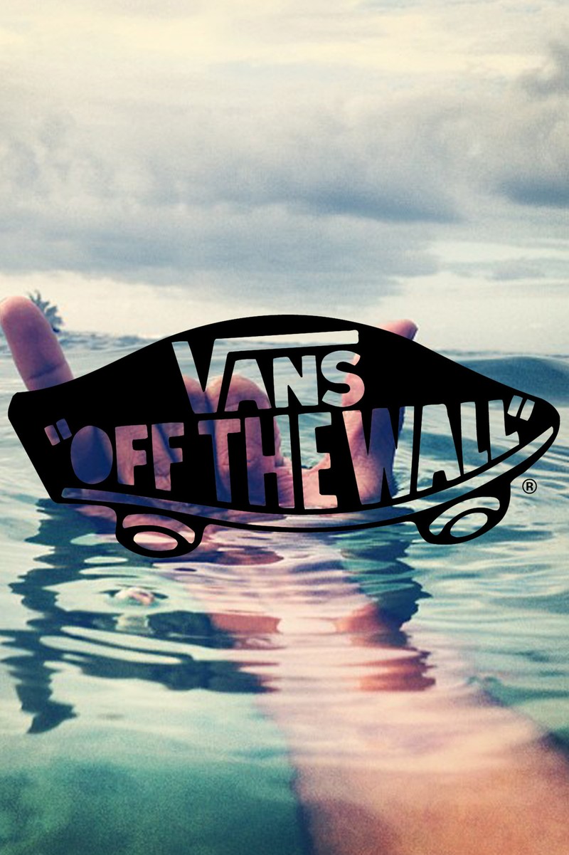 Логотип vans off the wall на наклейке в воде (абстрактный, пляж, мужчины, скала, обувь)