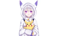 Chica de anime linda en disfraz de Pikachu sosteniendo un peluche